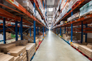 intérieur entrepôt logistique