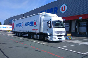 camion devant entrepot