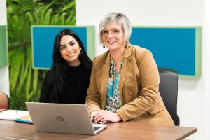alternant-tuteur-accompagnement-alternance-ordinateur